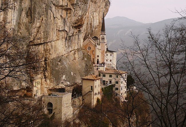 Madonna della Corona